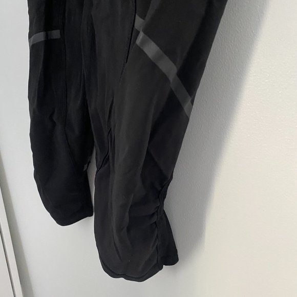 Lulu cropped running legging with pockets - Picture 5 of 7